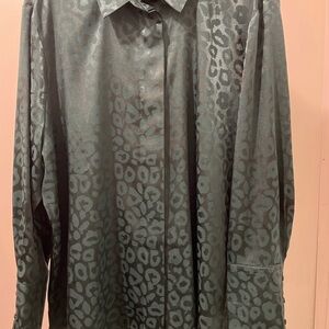 Vince Camuto Button down Green leopard XL